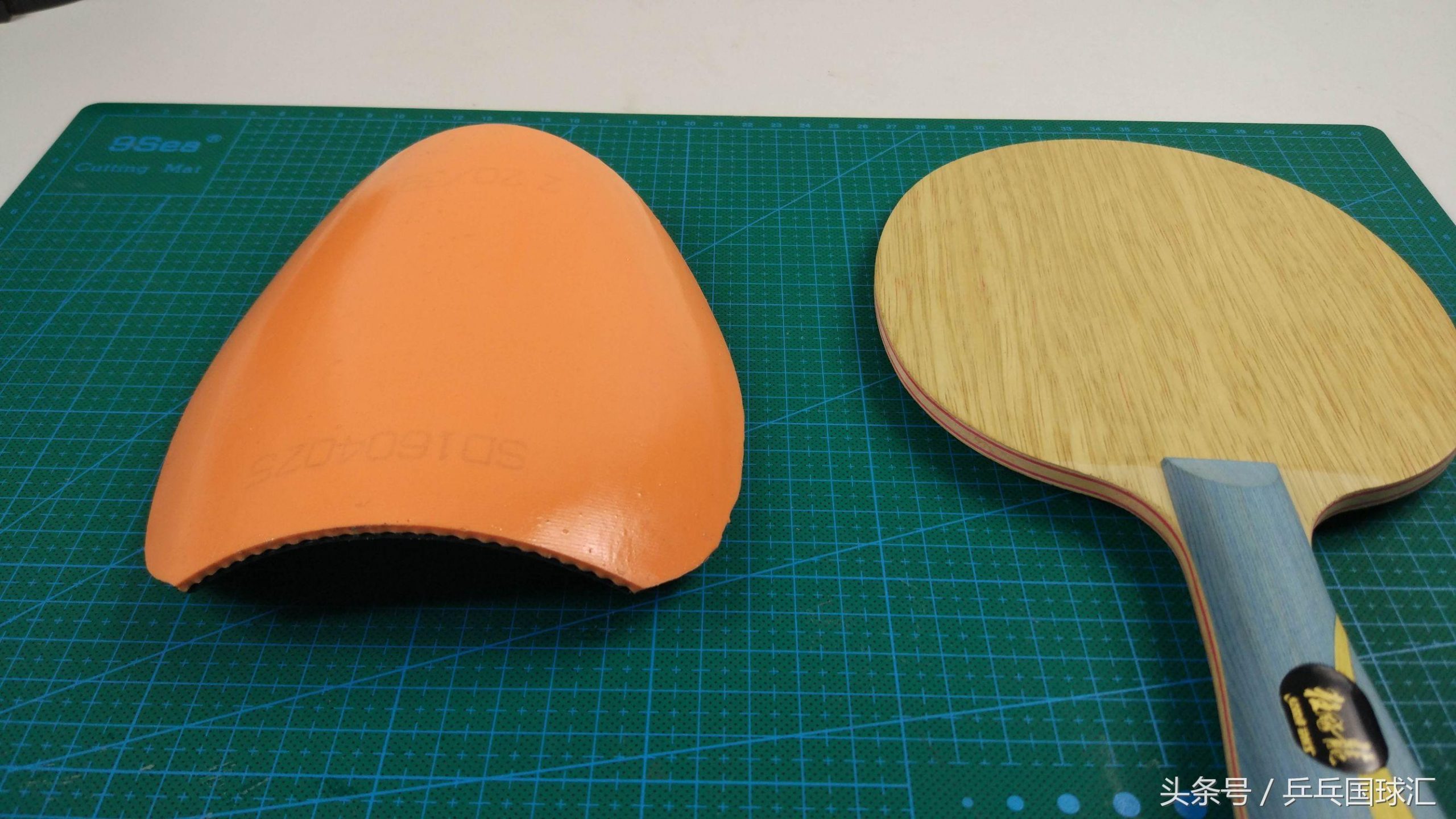 乒乓球拍怎么刷胶（有80%的人还不知道，胶皮应该怎么刷才更好打！）
