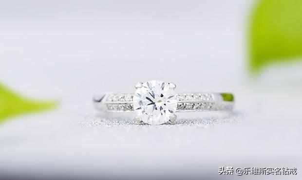 怎么挑选钻石戒指（买钻戒应该如何挑选）
