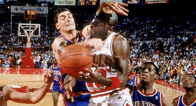 nba最脏球员排名(NBA历史打球最脏的4人!勇士队独占其二,榜首乔丹见了也忌惮三分)