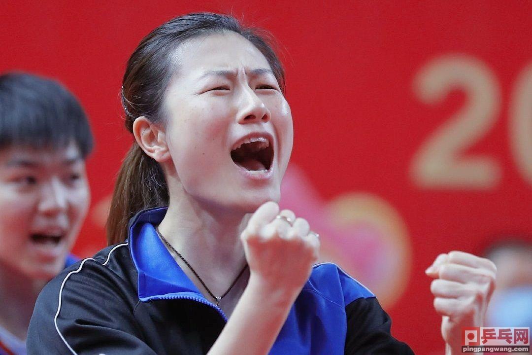 女足算国足吗（中国女足才是国足，登上冠军颁奖台欢呼，国乒人：铿锵玫瑰谁不爱）