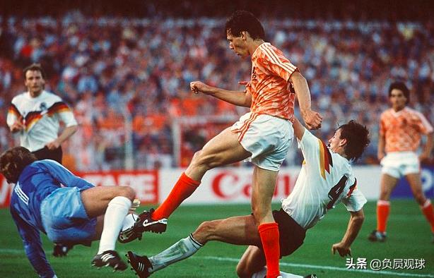 世界杯球员几岁退休(盘点:5位早早退役的世界级球星,法国射手曾创造世界杯进球纪录)