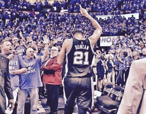 打篮球背影照片(5张照片看NBA经典背影:科比的光芒万丈,邓肯的低调离开)