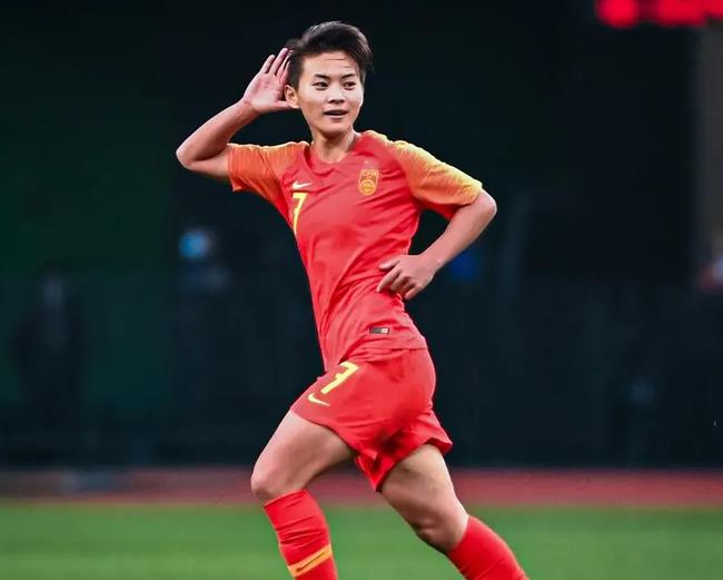 王霜带领女足走向巅峰（&quot;中国女梅西&quot;王霜：梅开二度击败韩国队，带领中国女足冲进奥运）