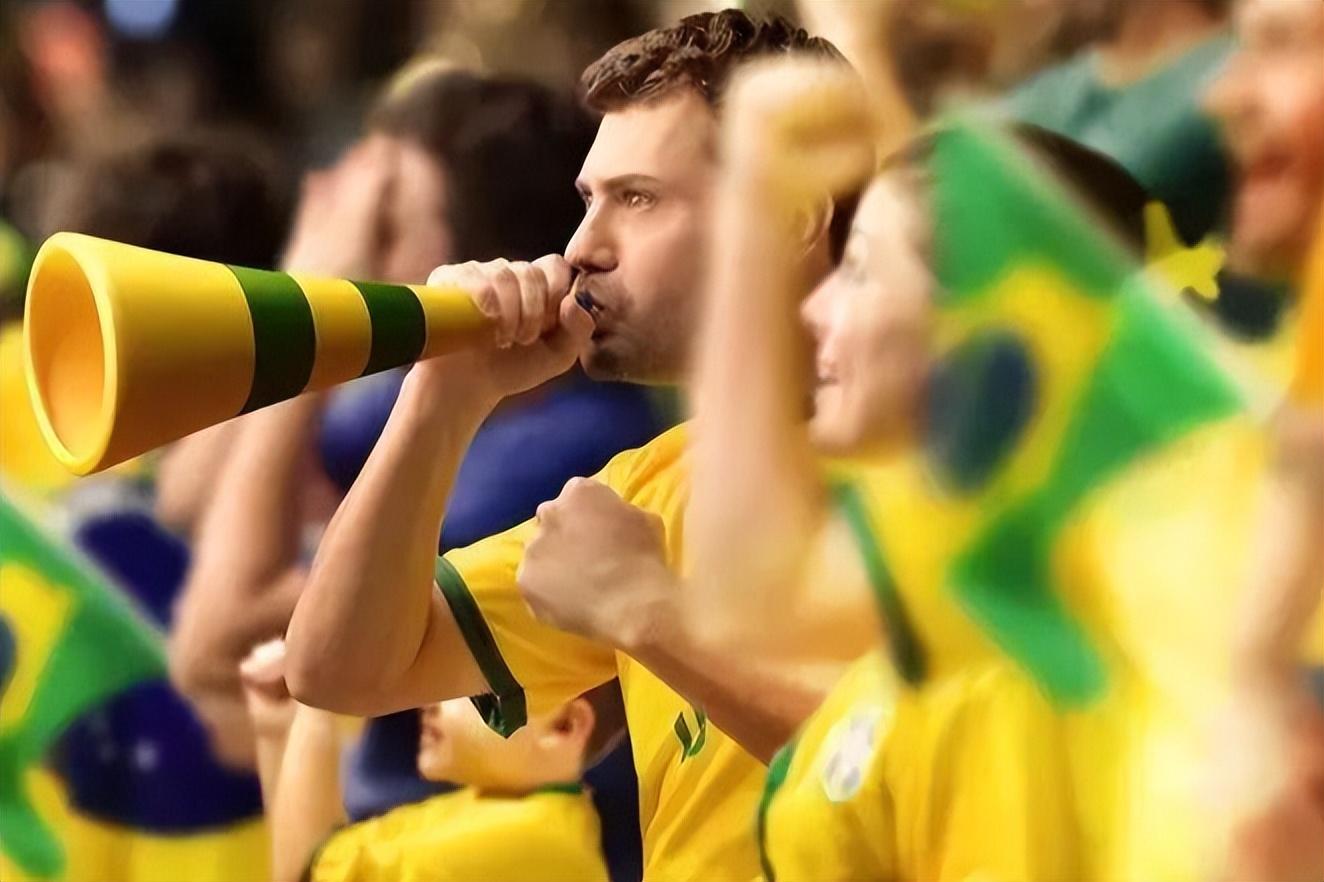 蓝十字足球俱乐部(比起沉浸式世界杯 这家科技公司比你更爱哪个?)