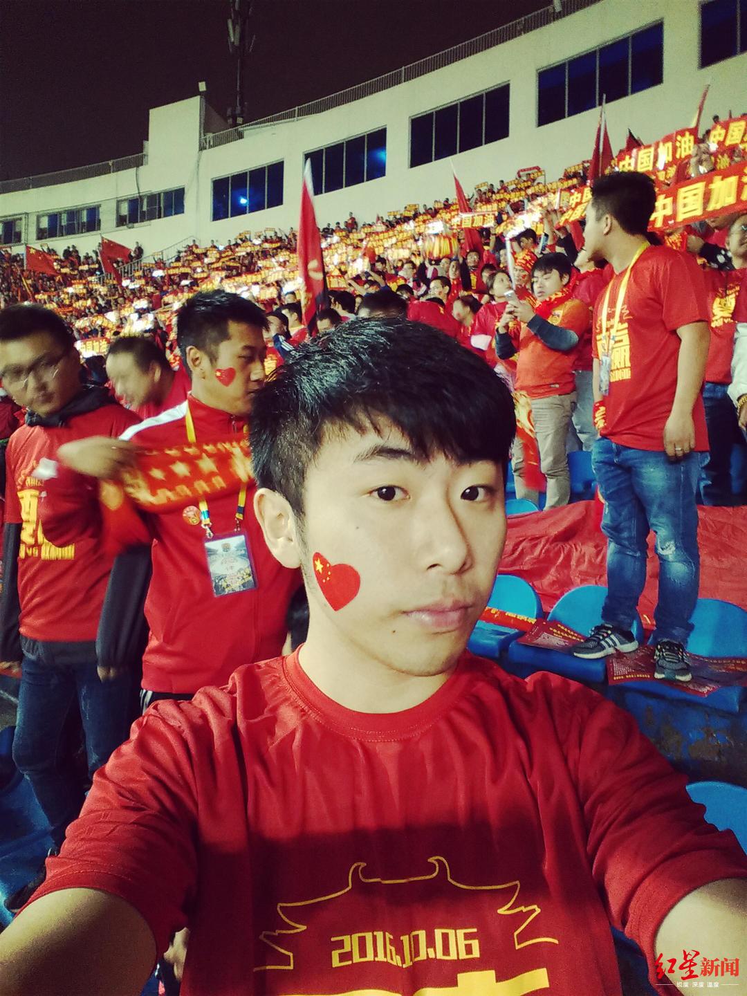 考虑赶他上看台（一路相伴！听“刀锋”球迷讲他们的“成足故事”）