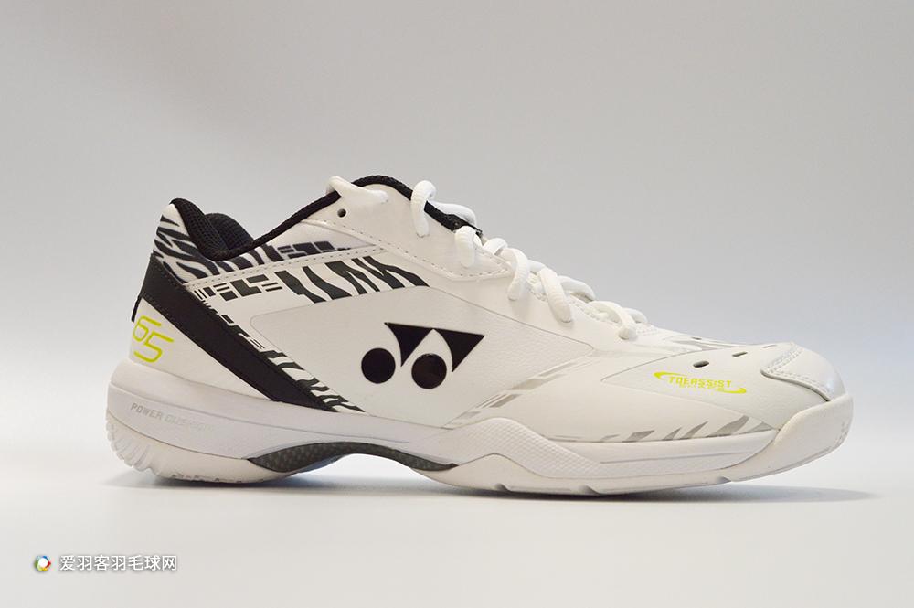儿童打羽毛球穿什么鞋好(这款羽毛球鞋火了20年!国际选手几乎人手一双)