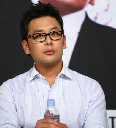 我丈夫能踢到50岁(美过宋慧乔,被丈夫砍断手指踢至流产,结婚13天离婚,45岁仍单身)