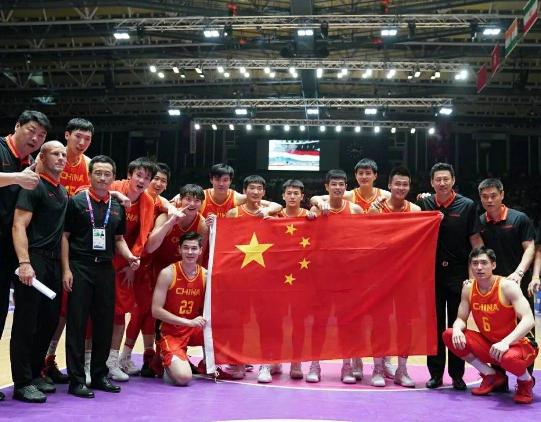 cba冠军扣篮(顶薪合同结束!直接决定退役!再见了,CBA第一个扣篮王+三分王)