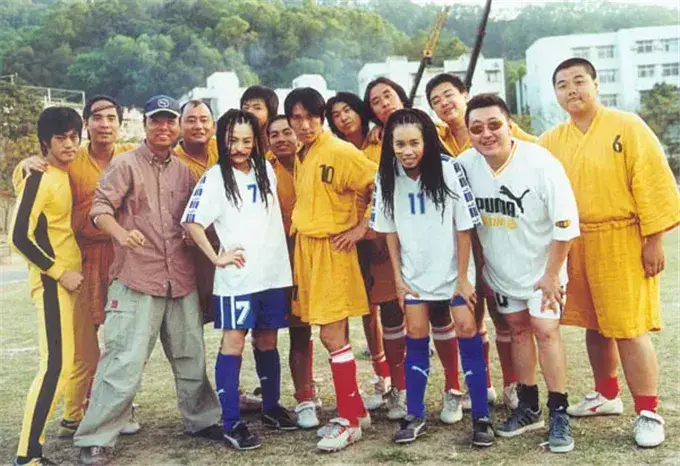 足球比赛都是在演戏吗（《少林足球》幕后：赵薇被骂，内地禁映，周星驰和投资人打官司）