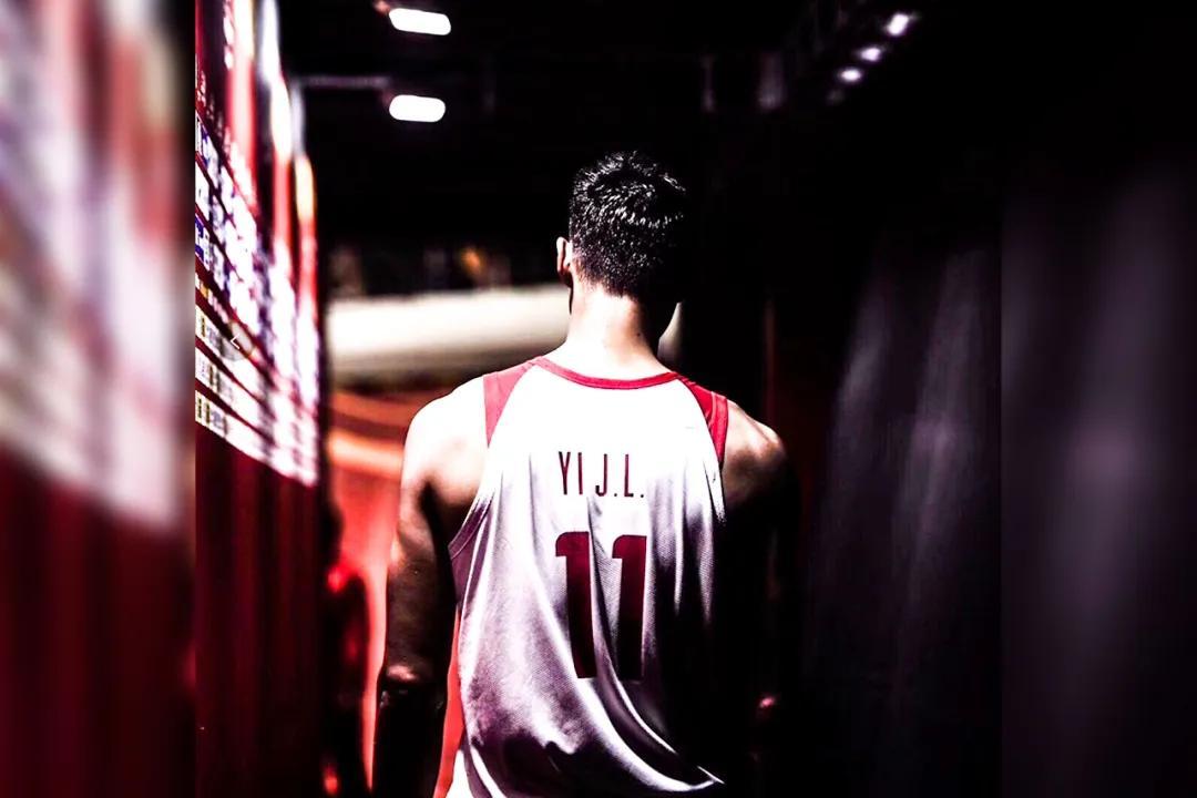 cba和ncaa哪个好(CBA比NCAA强?易建联这个无助的背影,是中国篮球永远的痛)