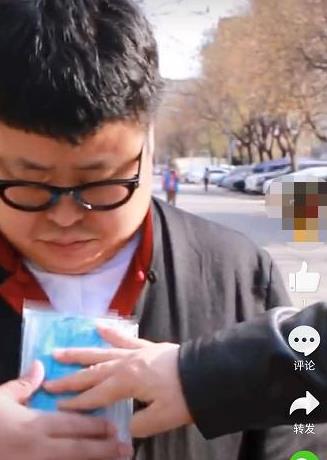 打篮球背影照片(61岁毕福剑近况曝光,与年轻小伙大战篮球,一连投4球背影潇洒)