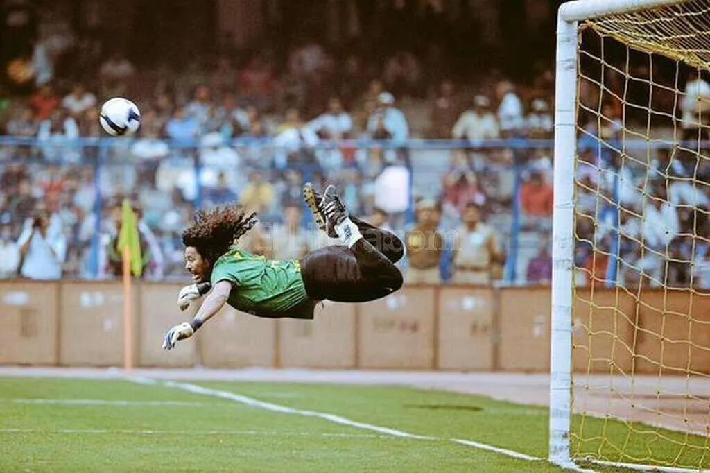 足球过人有哪些经典动作（盘点世界足坛经典过人招式）