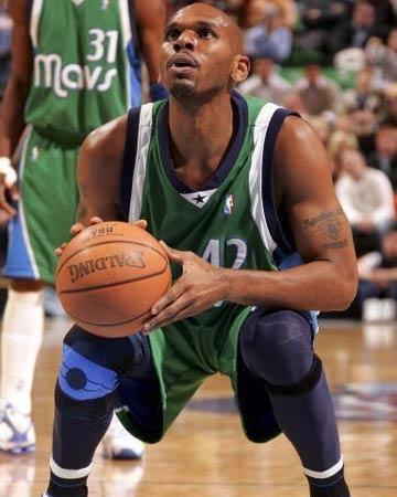 nba篮球搞笑视频集锦高清（NBA十大搞笑场景：哈登马努假摔比演技，库里与奥胖救球区别大）