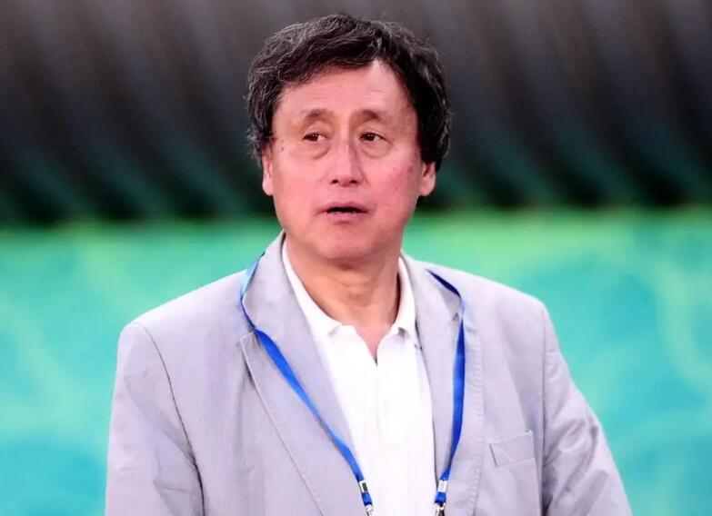 足球联赛靠什么赚钱（足坛再遭曝光！搞青训就是为了捞钱，张路曝光足坛新产业链）