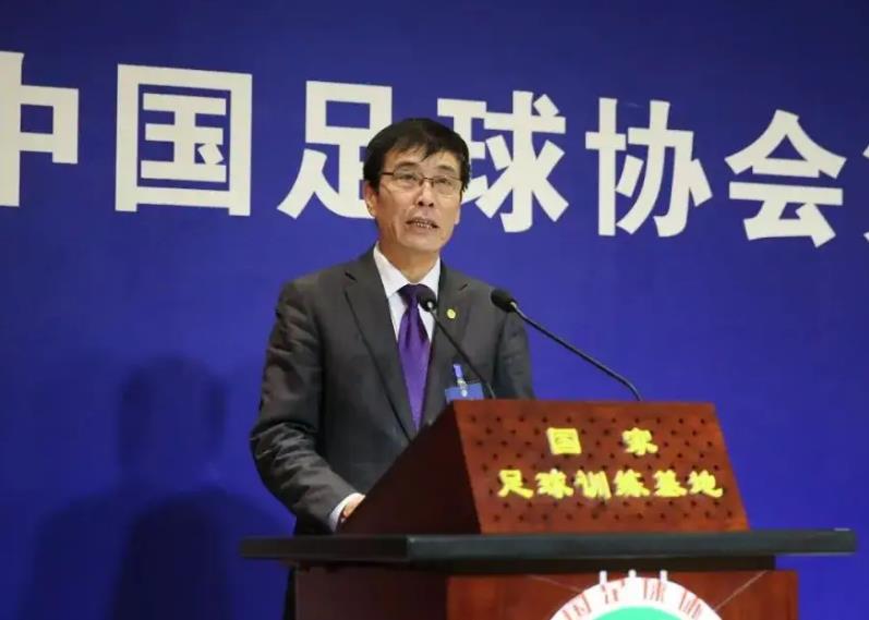 男足不行为啥不解散（14亿人口大国遭FIFA全球禁赛！足协解散违规，中国足球为啥没事？）