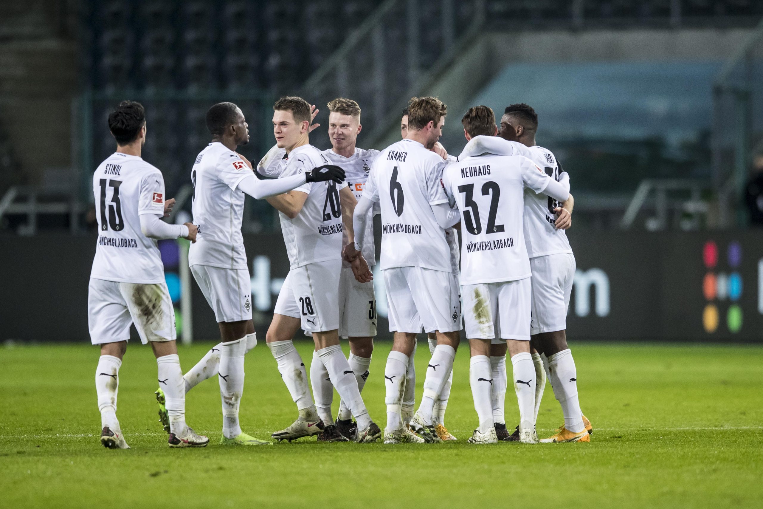 科斯塔德甲vs拜仁（3-2逆转！德甲5冠王踢疯了：14分钟打爆拜仁，创10年神迹）