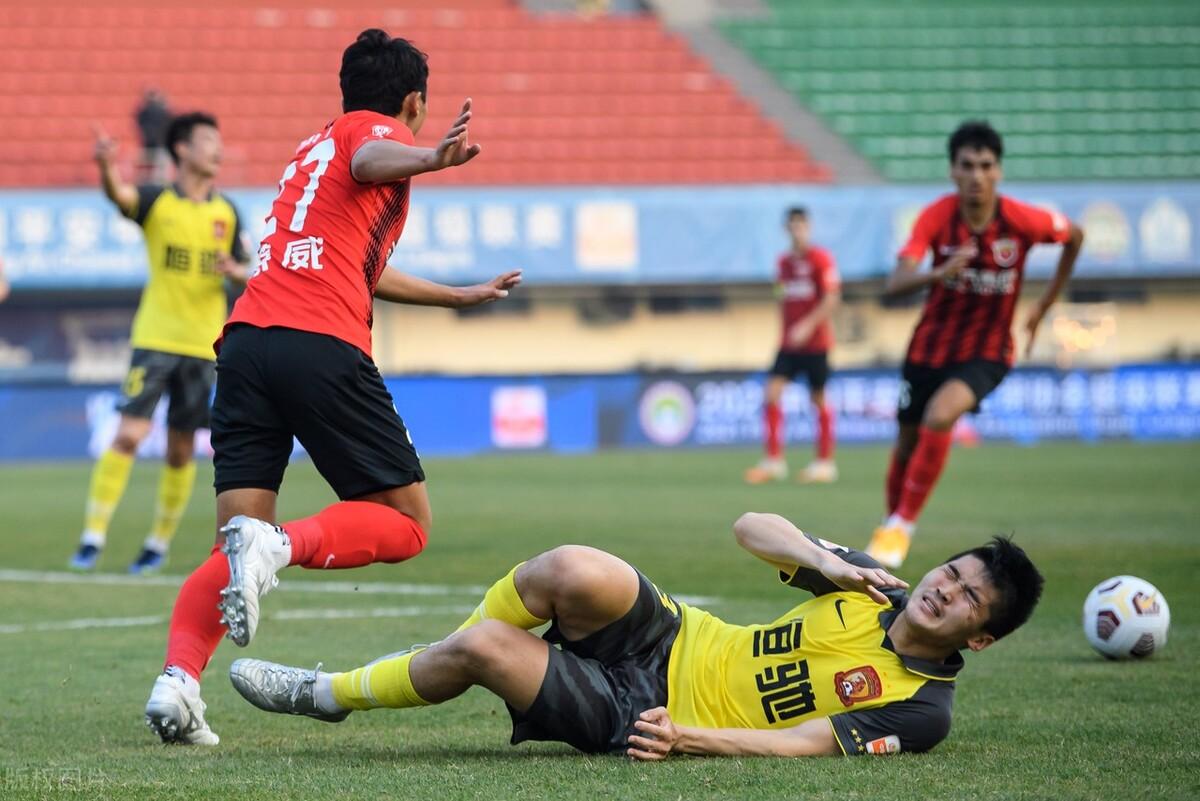 中超扩军后升降级名额大增（中超扩军后降级名额至少增加0.5个！津媒：广州队基本锁定其中1个）