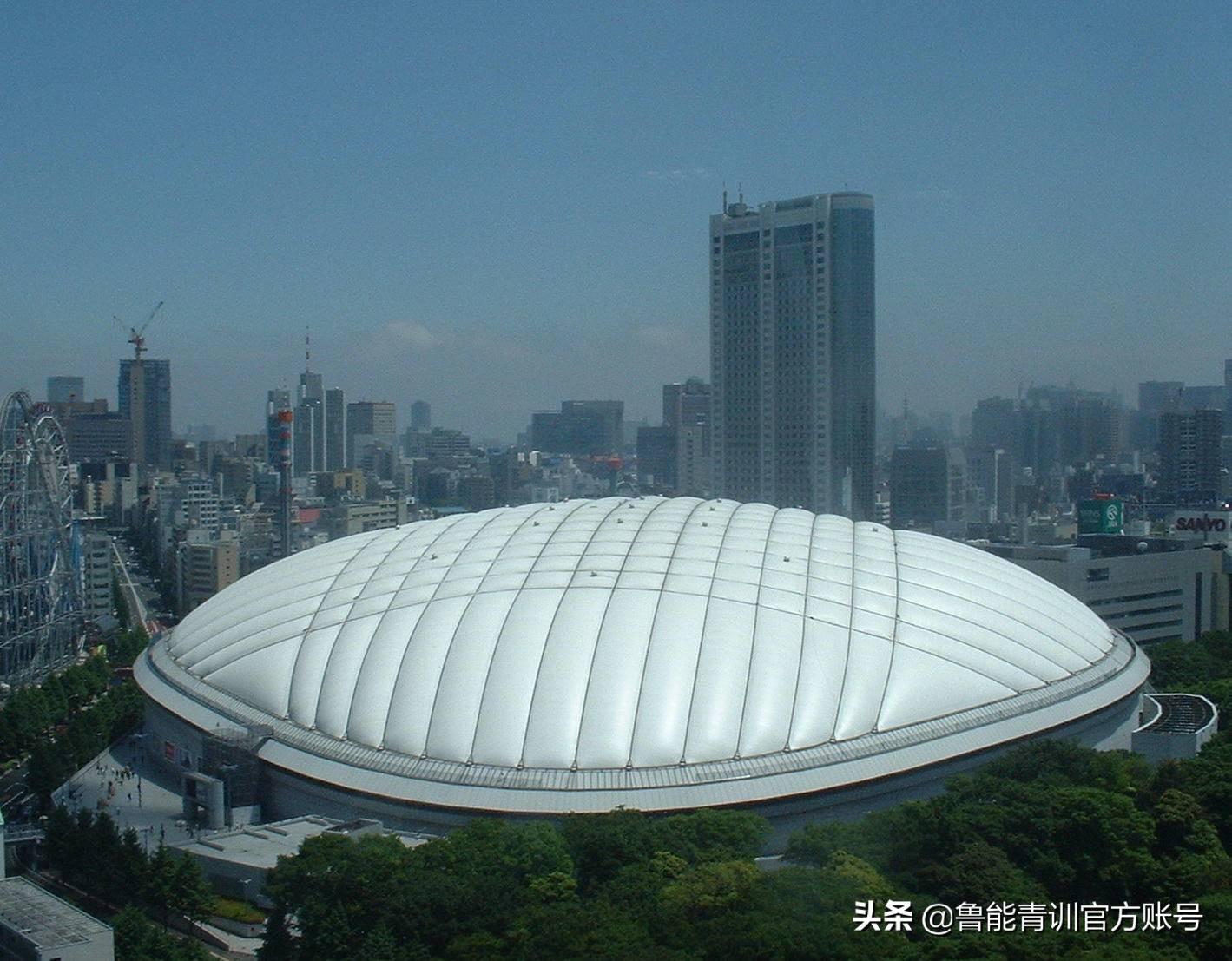 足球打气多少合适压力（揭秘气膜球场：在“大棚”里，你甚至可以踢足球）