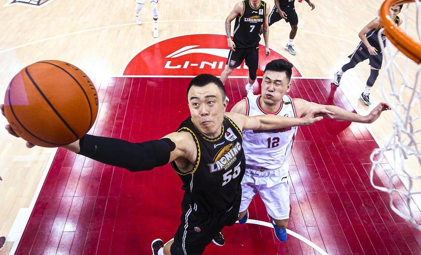 cba总决赛广东vs辽宁G1（总决赛G1，广东完胜辽宁，郭艾伦强行一波，无奈被广东追着屁股打）