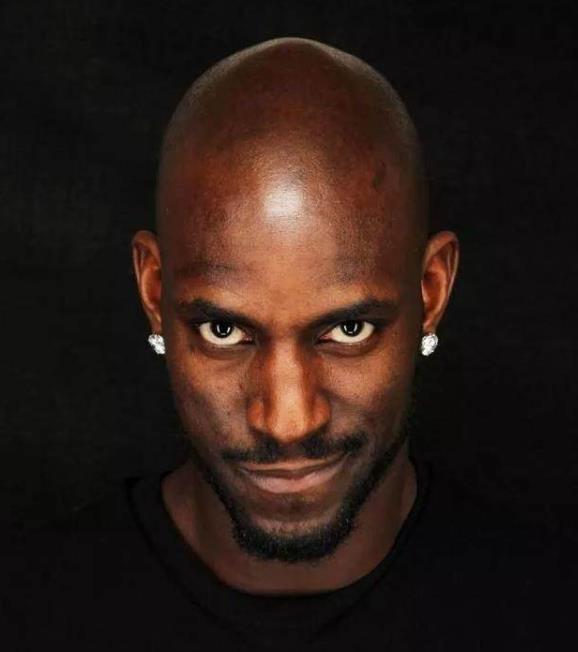 nba球星为什么都打耳洞（耳钉不是谁都能驾驭！NBA6大球员戴耳钉超霸气！科比戴的钻石最大）