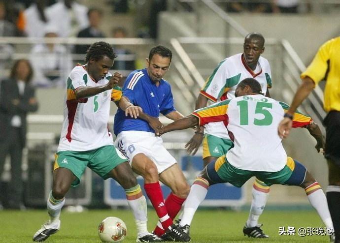 02年世界杯法国首场(2002年世界杯揭幕战爆冷!齐达内缺阵,卫冕冠军法国0比1塞内加尔)
