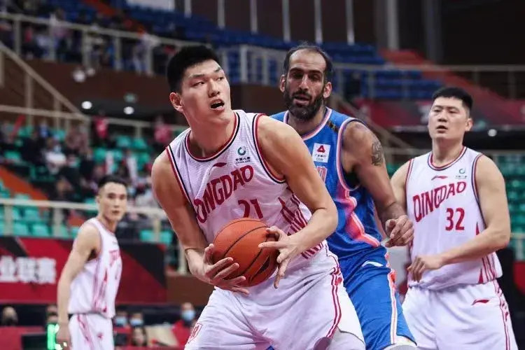 刘传兴nbl首秀惊艳全场（身高2米25，比周琦还高！刘传兴在NBL的表现如何？优缺点都很明显）