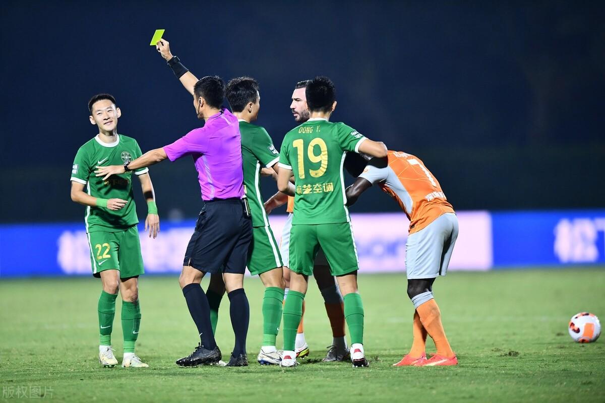 为什么球星踢不进世界杯（痛心疾首！媒体人指出国足不进世界杯的3大原因，球迷：太对了）