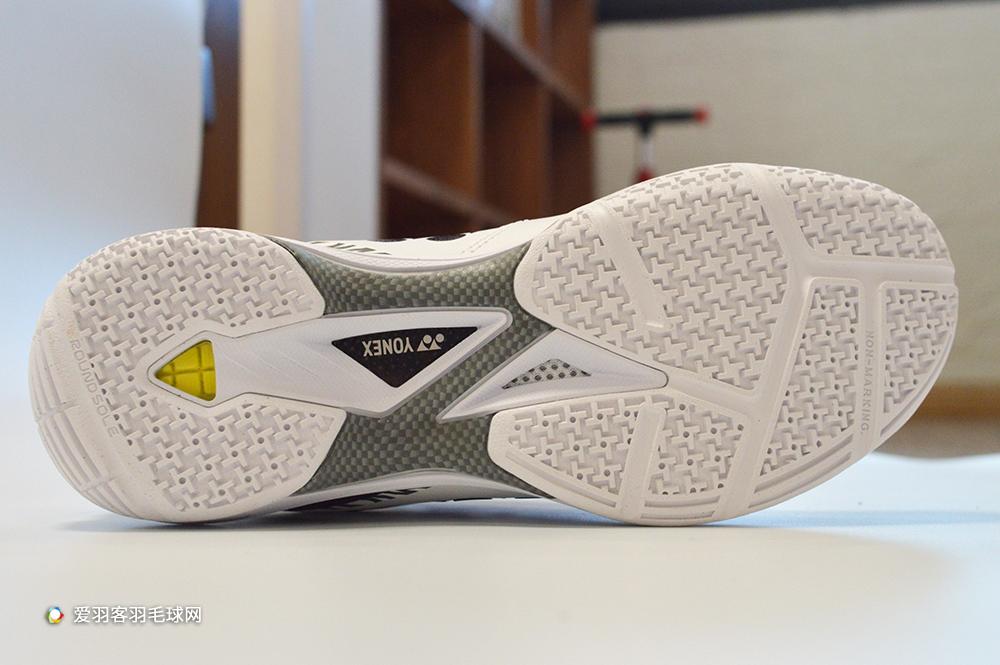 儿童打羽毛球穿什么鞋好(这款羽毛球鞋火了20年!国际选手几乎人手一双)