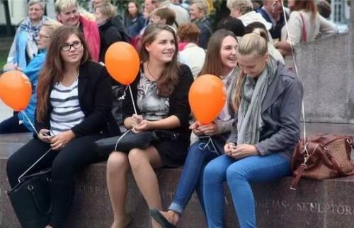 世界上最缺少男人的10个国家（全球10大奇缺男人的国家：女人太多“愁着嫁人”，男人成为抢手货）