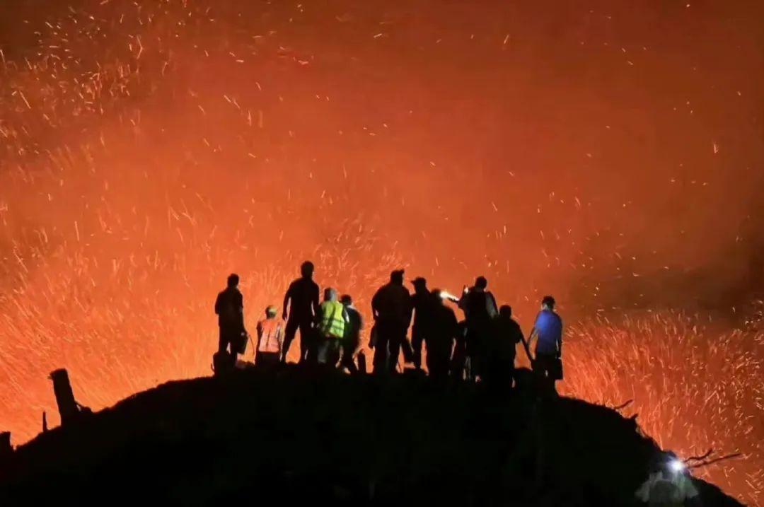 重庆卫视在线播放（再现与缙云山山火决战的最后时刻，纪录片《八小时》今晚重庆卫视播出）