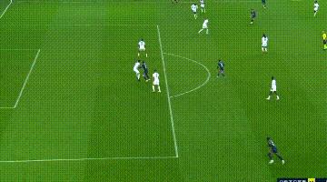 梅西内马尔鸟巢踩场(巴黎巨星被踩踏!内马尔百米冲刺为他出头,还亲身示范:这样踩的)