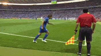 意大利队拿世界杯冠军(在丑闻阴云中神奇夺得世界杯冠军!那支意大利是多少人的青春?)