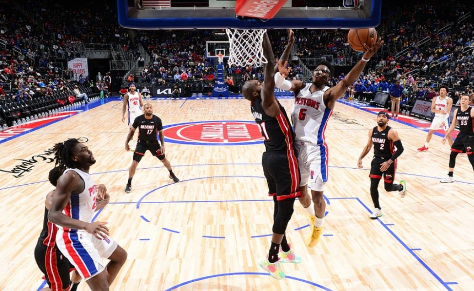 活塞VS热火（爆冷！活塞完胜热火，结束14连败，洛瑞19分10助，热火跌出前四）