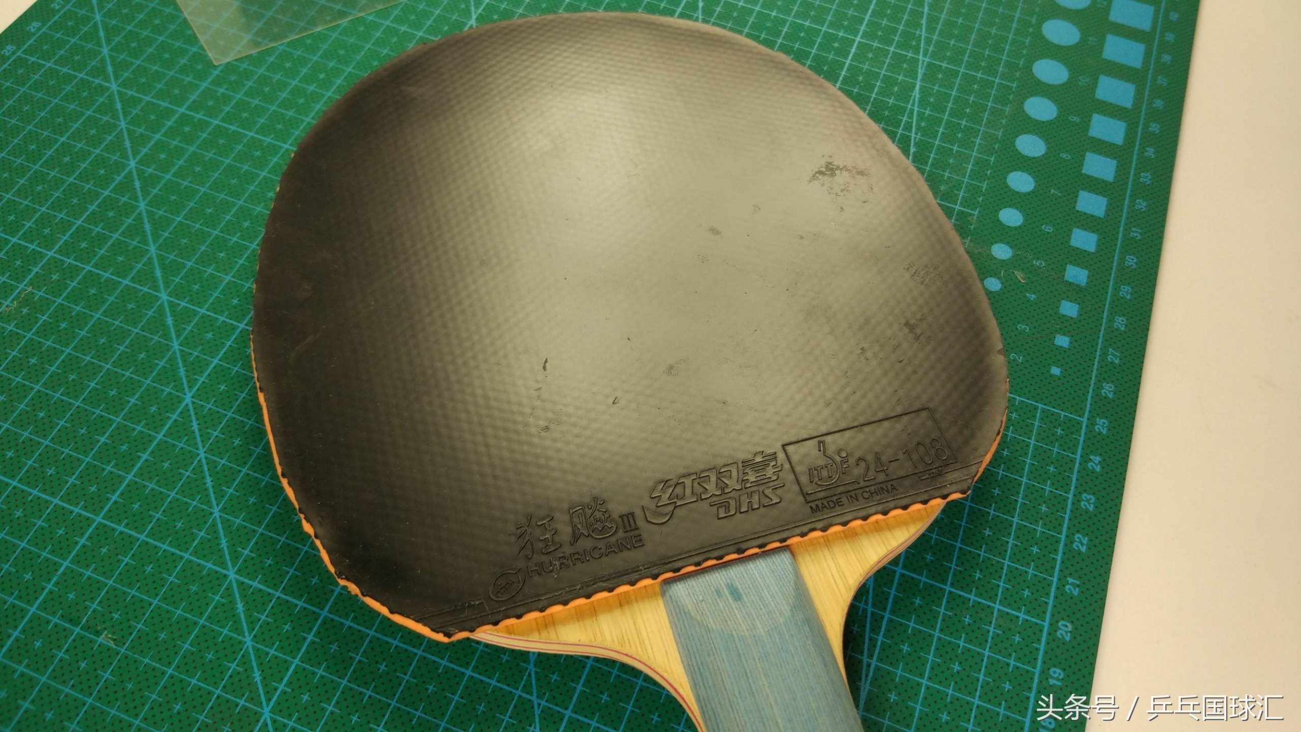 乒乓球拍怎么刷胶（有80%的人还不知道，胶皮应该怎么刷才更好打！）