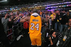 中国足球迷和篮球迷哪个更多(为什么中国的篮球迷多是球星粉,而足球迷多是球队粉?|懒熊涨姿势)-华海博客