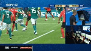 俄罗斯世界杯裁判中间站个外人(关于世界杯视频裁判那些事,这里有你想知道的一切信息!)