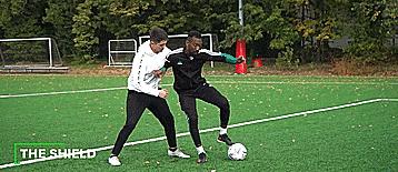 足球怎么打单边(三个所有球员都必须要掌握的足球技巧)