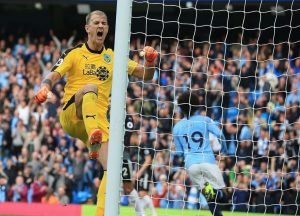 乔哈特封神之战（心酸！乔哈特重回曼城单场丢5球 怒踹门柱泄愤）-华海博客