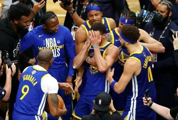 勇士夺冠回放(勇士总冠军!!!斯蒂芬库里终登顶峰)