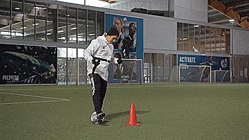 足球花式起球过人（五个花式过人技巧（不建议在实战中使用））