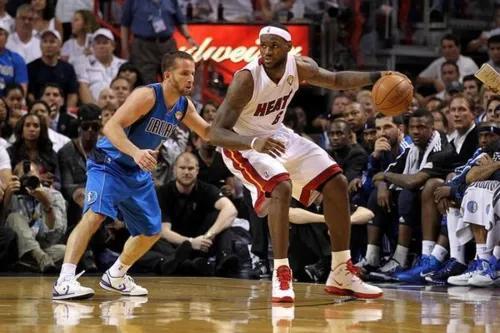 詹姆斯是伪巨星吗(詹姆斯是伪巨星,真实表现根本配不上现在的地位)