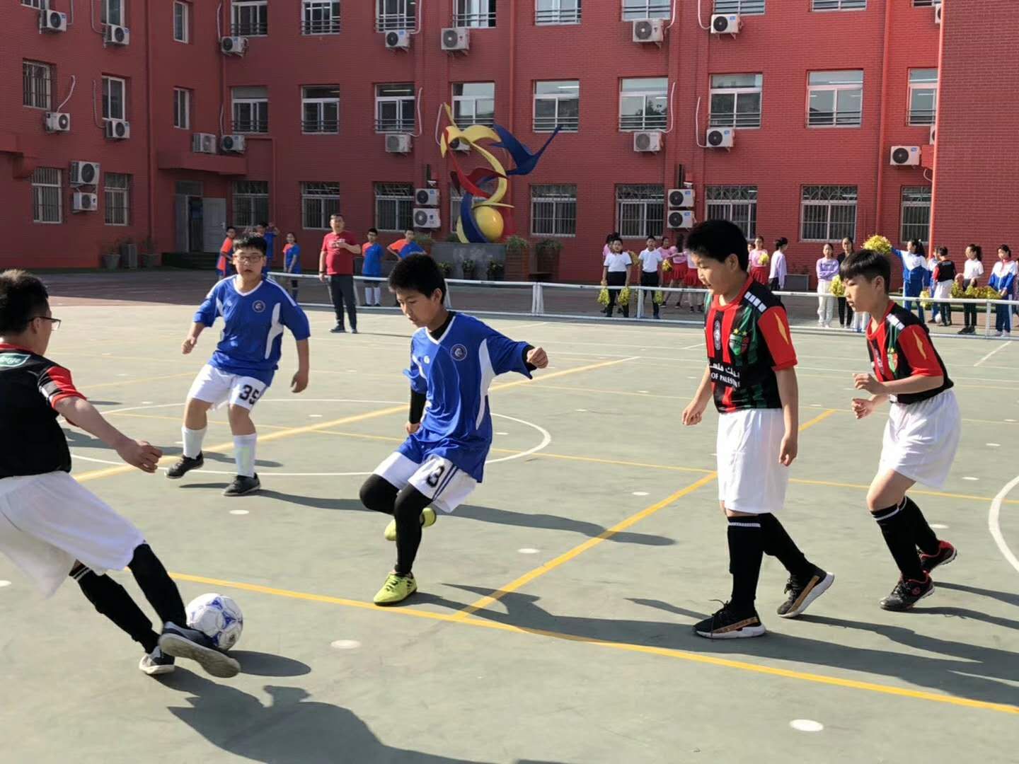 外经济贸易大学足球世界杯(小足球大梦想!外经济贸易大学附属小学第二届足球世界杯开赛啦!)