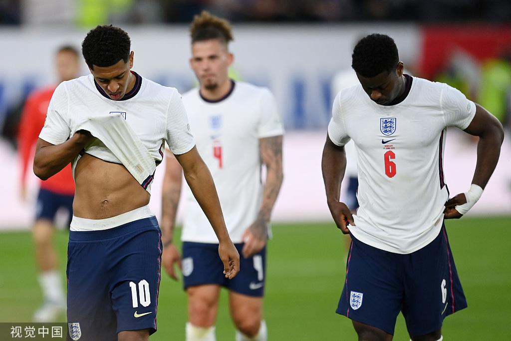 奥运会足球多少支球队（体坛联播｜卡塔尔世界杯32强全部确定，郑钦文草地首秀失利）