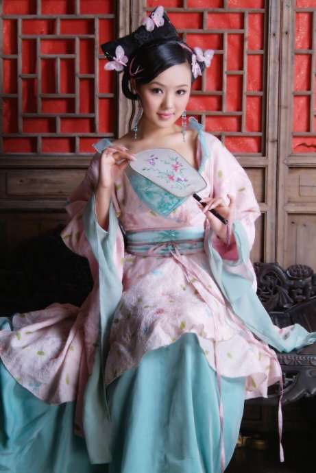 世界杯山快乐营（《本山快乐营》二丫 人物篇-(附：写真)）