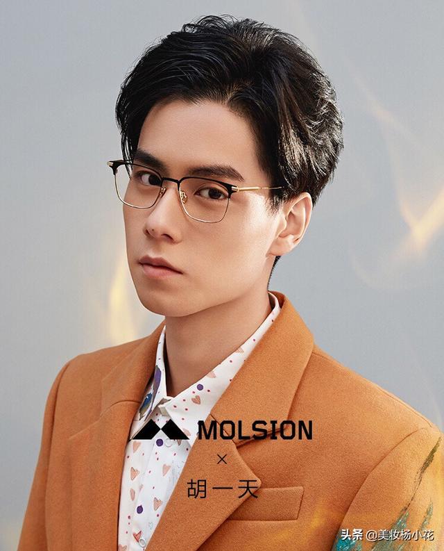 入門圓臉戴什么眼鏡好看(小圓臉戴什么眼鏡好看)