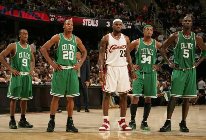 森林狼三巨头是谁出的（07年加内特被森林狼交易，为了组建三巨头，绿军付出什么筹码？）