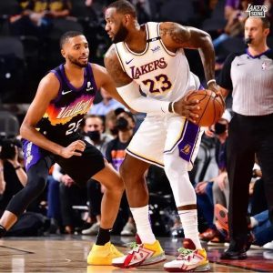 湖人vs太阳g2直播在线观看（季后赛G2湖人vs太阳 湖人领先六分 结束上半场）-华海博客