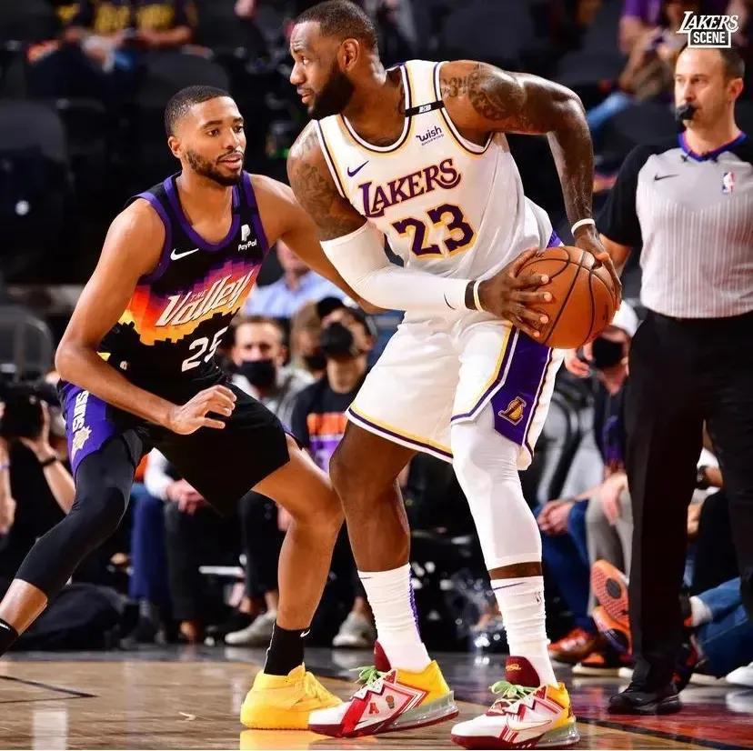 湖人vs太阳g2直播在线观看（季后赛G2湖人vs太阳 湖人领先六分 结束上半场）