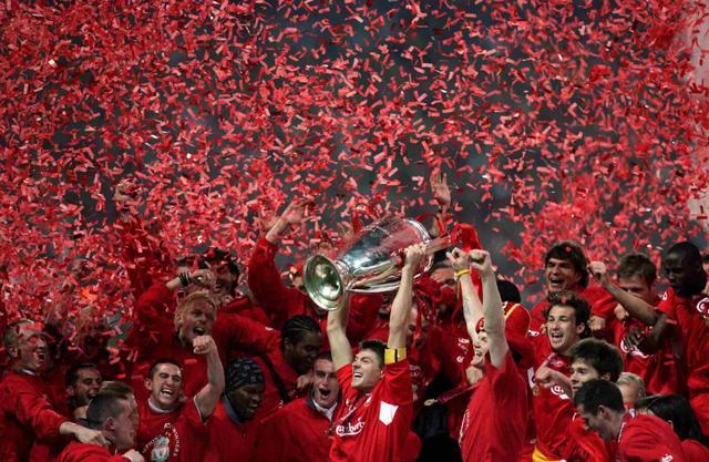 足球员中场休息在干什么(黄哥谈球:足球杂谈,中场休息,教练和球员能做什么?)