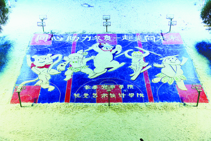 篮球场的图片怎么画(以篮球场为画布 以雪为颜料这幅“雪地画”太美了)